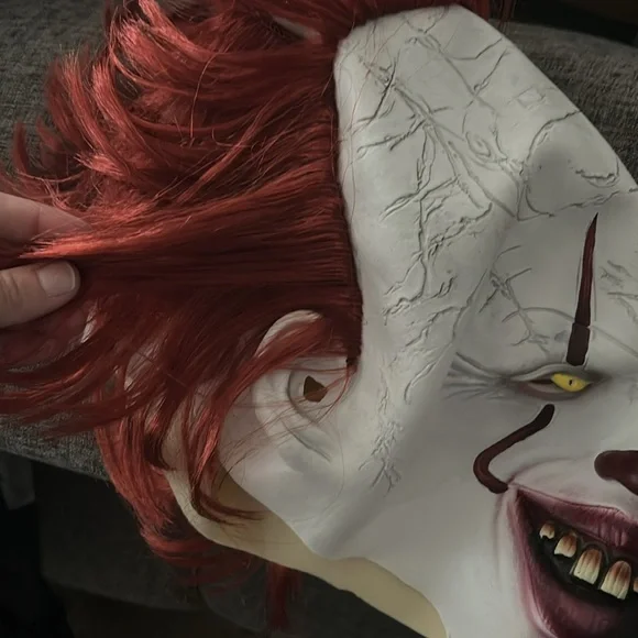 👻 Pennywise Halloween Mask - Picture 3 of 4